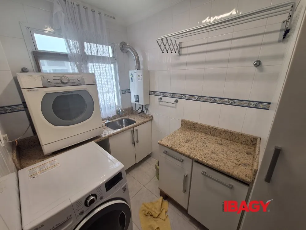 Furnished apartment with 3 bedrooms and 3 bathrooms — photo 11