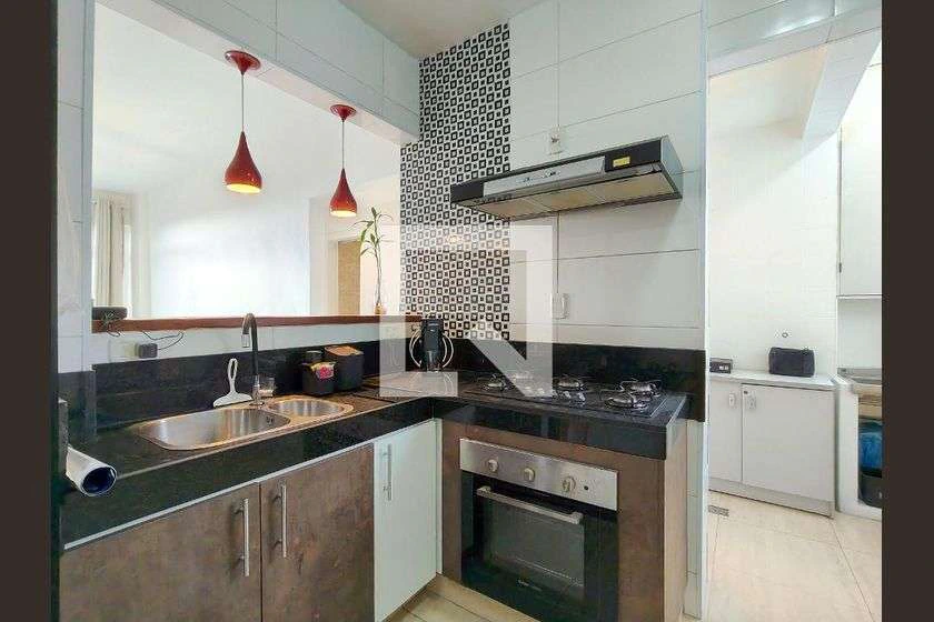 Apartamento de 2 quartos com box de vidro e ducha elétrica — photo 28