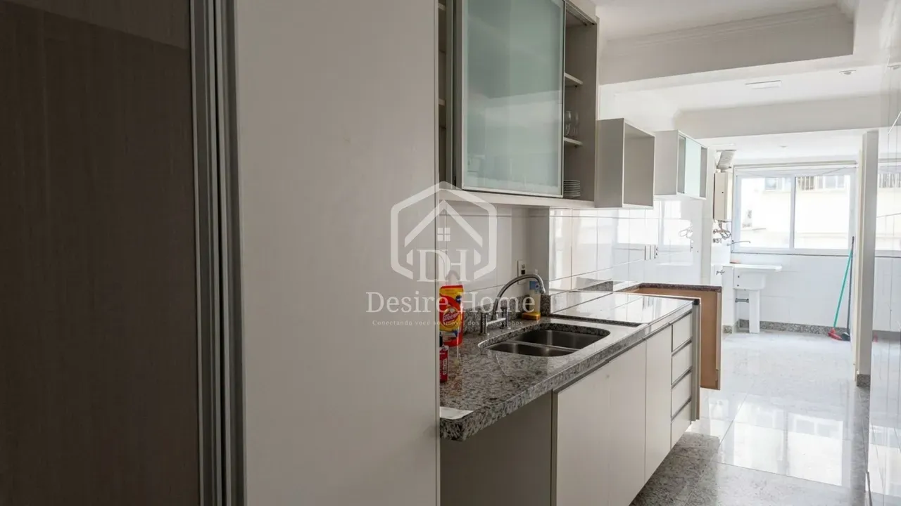 Apartment, 198 m², with a glass-enclosed balcony — photo 2