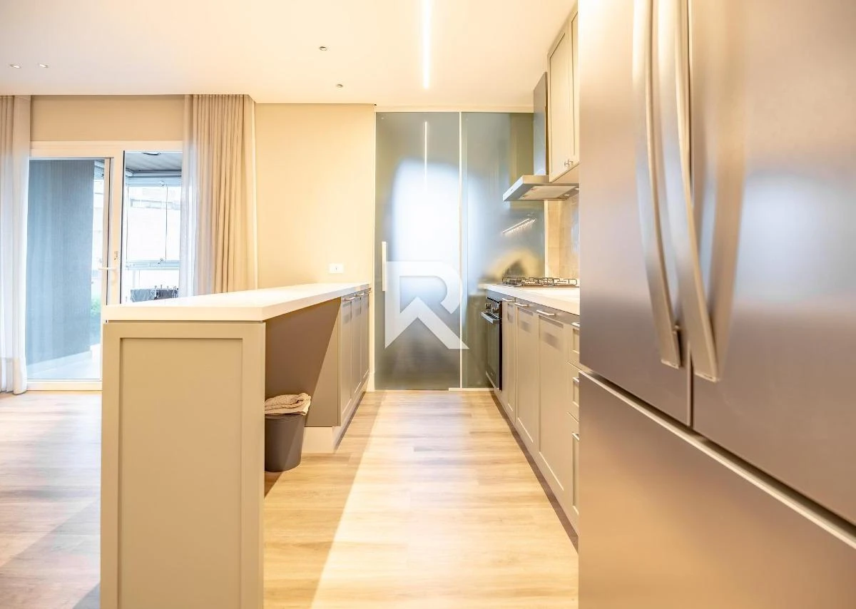 Furnished apartment, 87 m², with a glass-enclosed balcony — photo 29