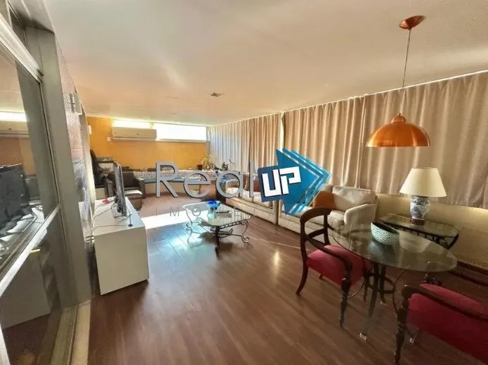 Apartamento com varanda de vidro e 4 quartos — photo 19