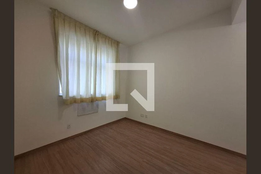 Wood or laminate floors in a 2-bedroom apartment, 68 m² — photo 19