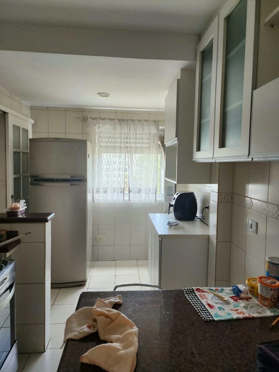 Wood or laminate floors in a 3-bedroom apartment, 100 m² — photo 8