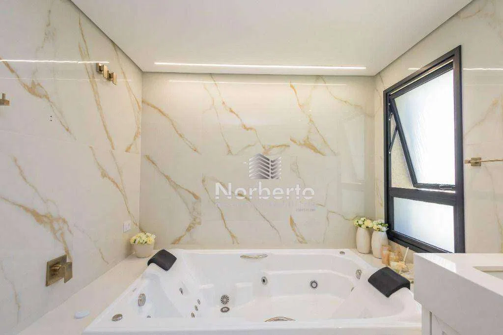 3-bedroom house with a bathtub in Curitiba — photo 19