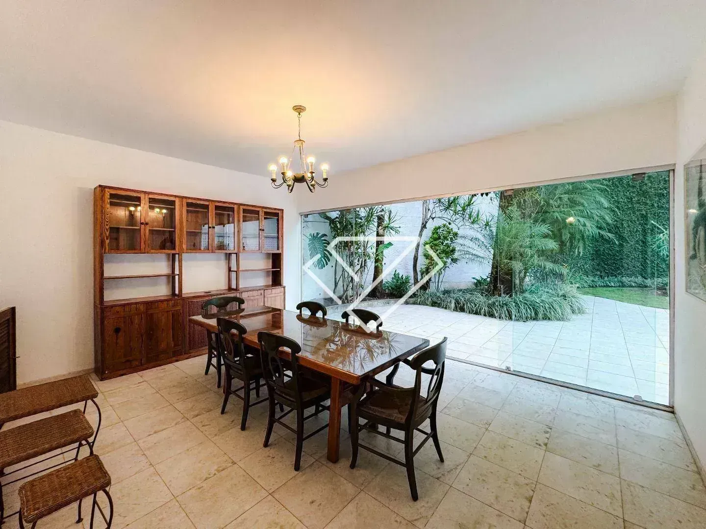 House with 3 bedrooms and 4 bathrooms on 600 m² — photo 49
