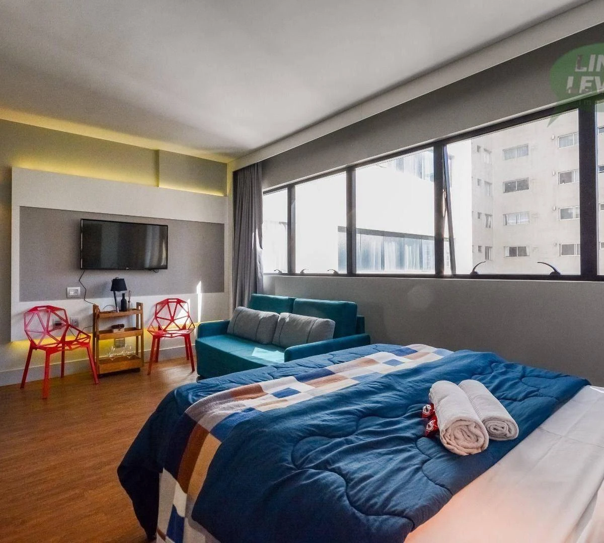 One-bedroom apartment in a building with a coworking space — photo 32