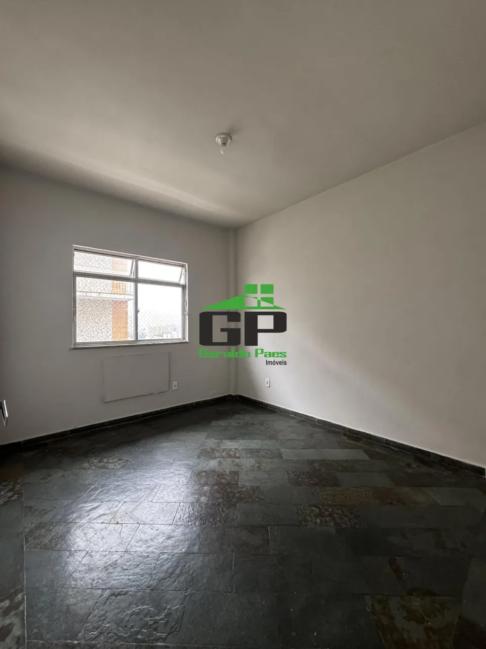 2-bedroom apartment with balcony and laundry area — photo 7