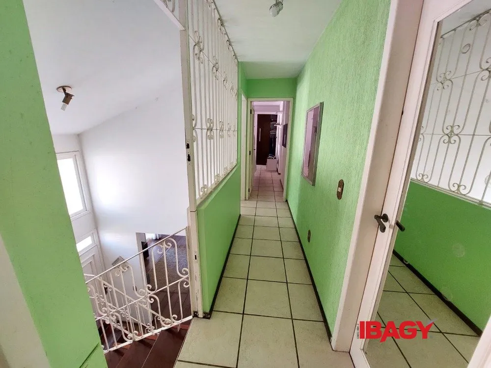 Casa amueblada con 4 dormitorios y 950 m² — photo 14