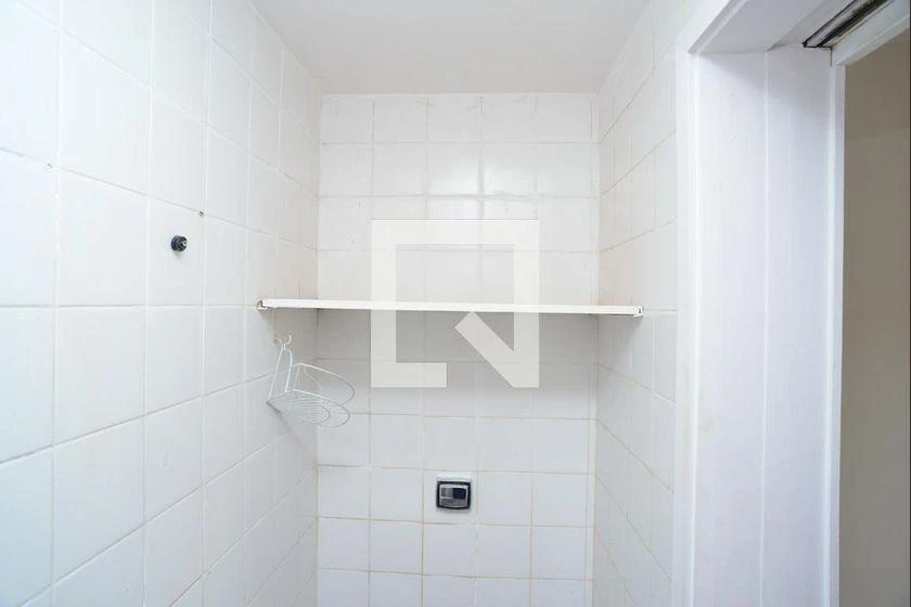 2-bedroom apartment in a building with a gym — photo 32