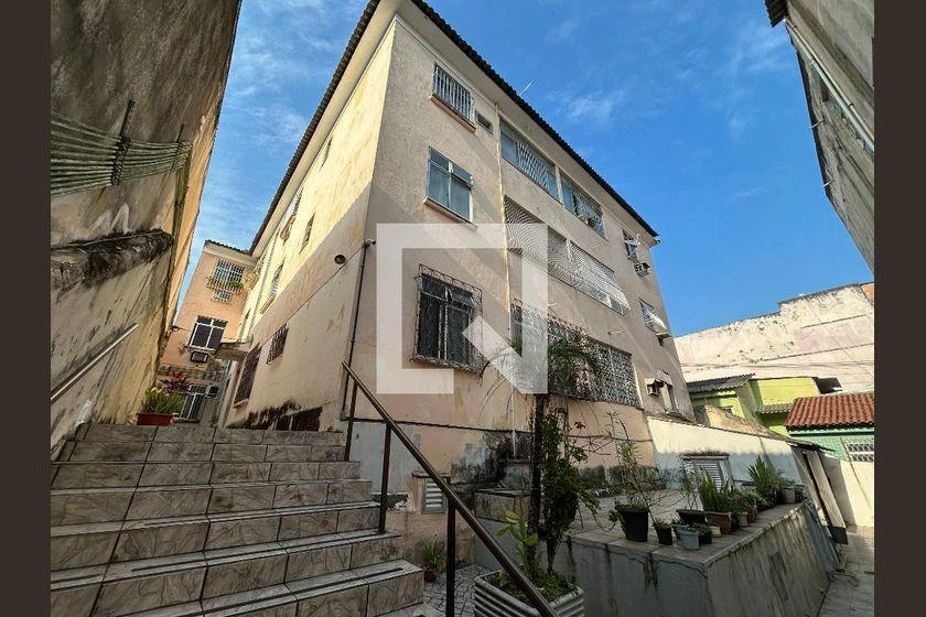 Apartamento com piso de madeira ou laminado, Pilares — photo 21