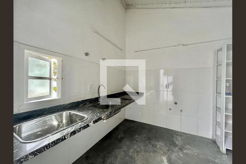 Balcony with a grill in a 3-bedroom house, 220 m² — photo 24