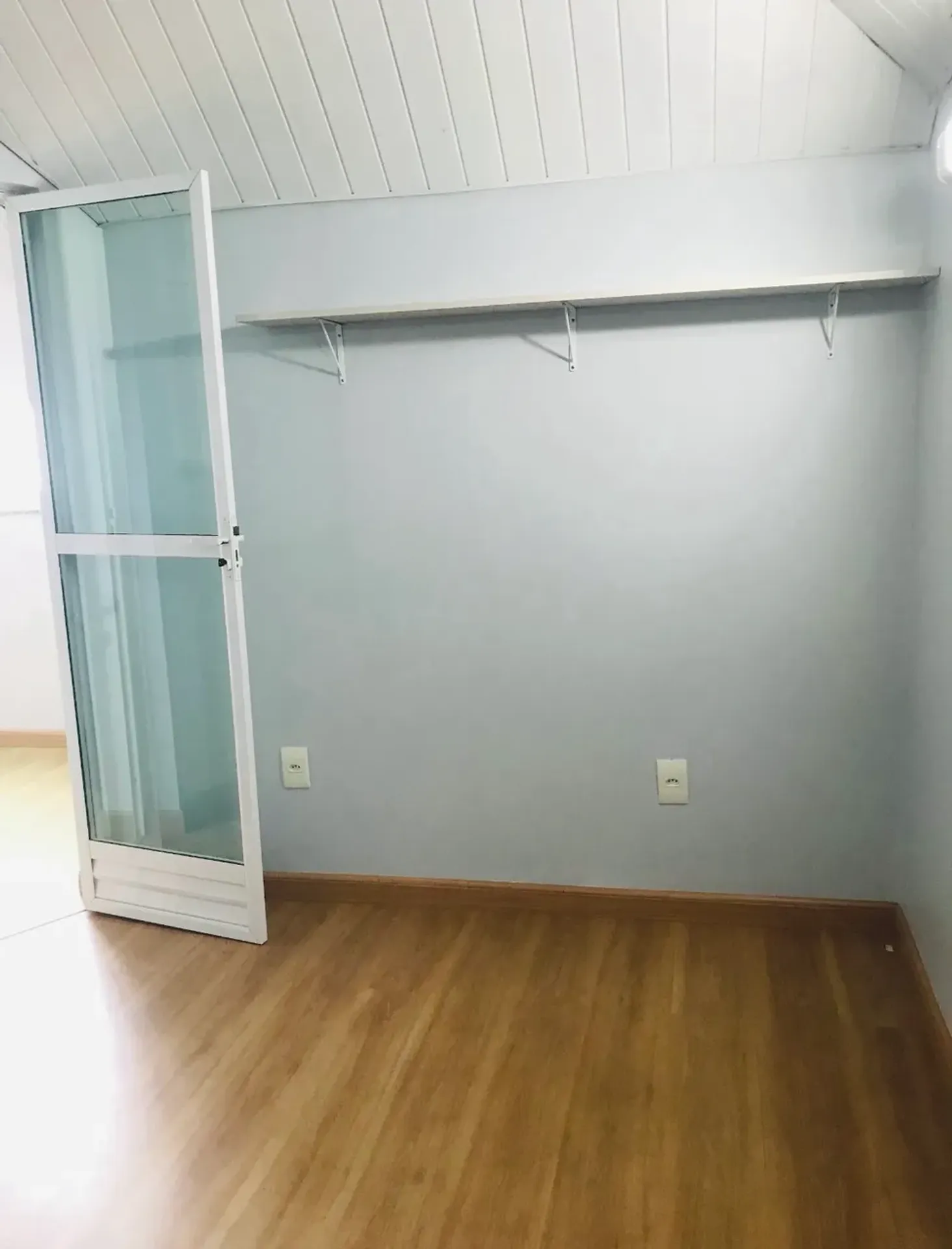 House with 4 bedrooms and 4 bathrooms and a separate kitchen — photo 23