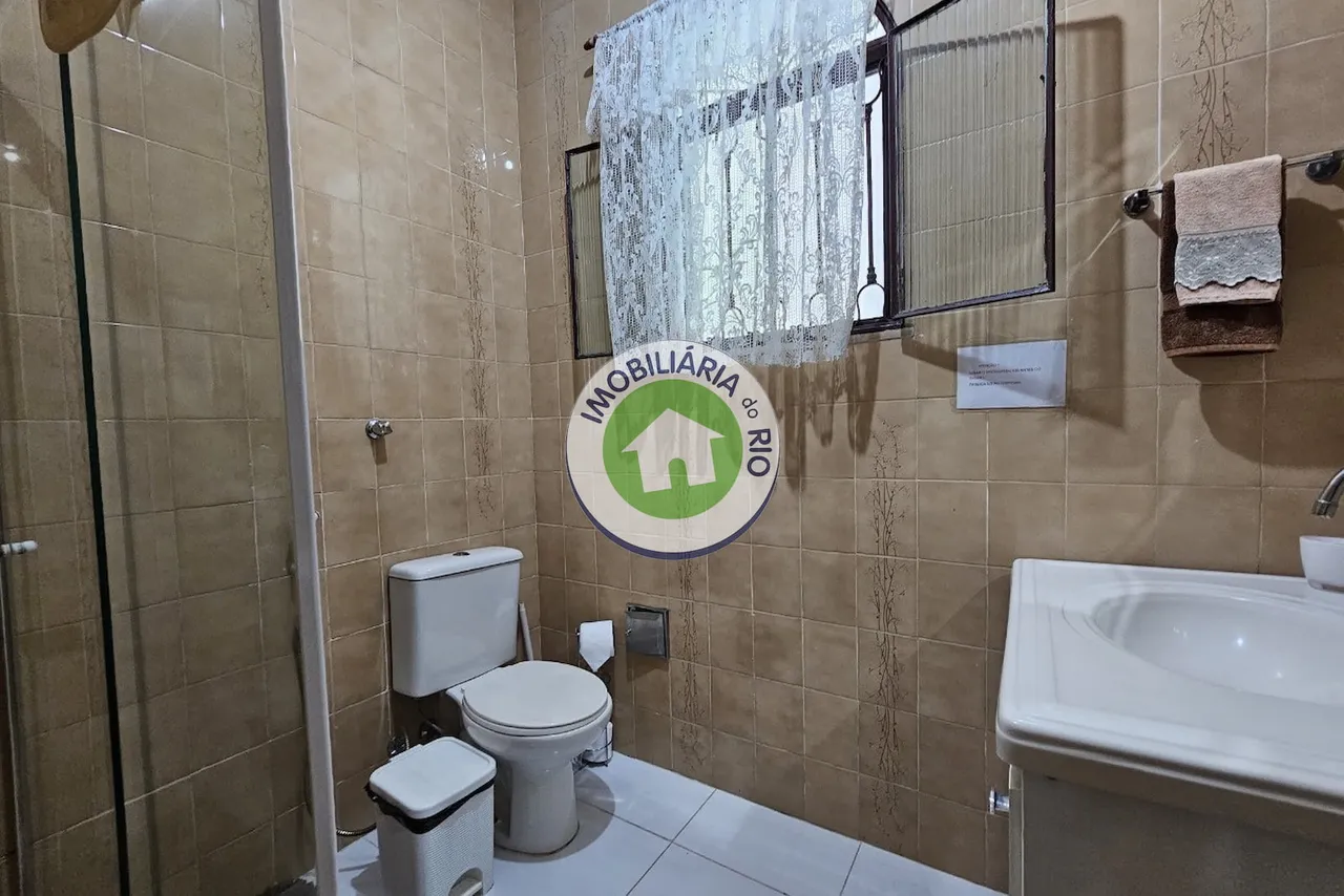House with 5 bedrooms and 5 bathrooms, no parking — photo 5
