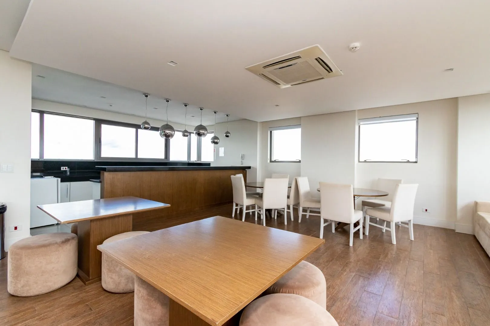 78 m² apartment with floor-to-ceiling windows and a bathtub — photo 28