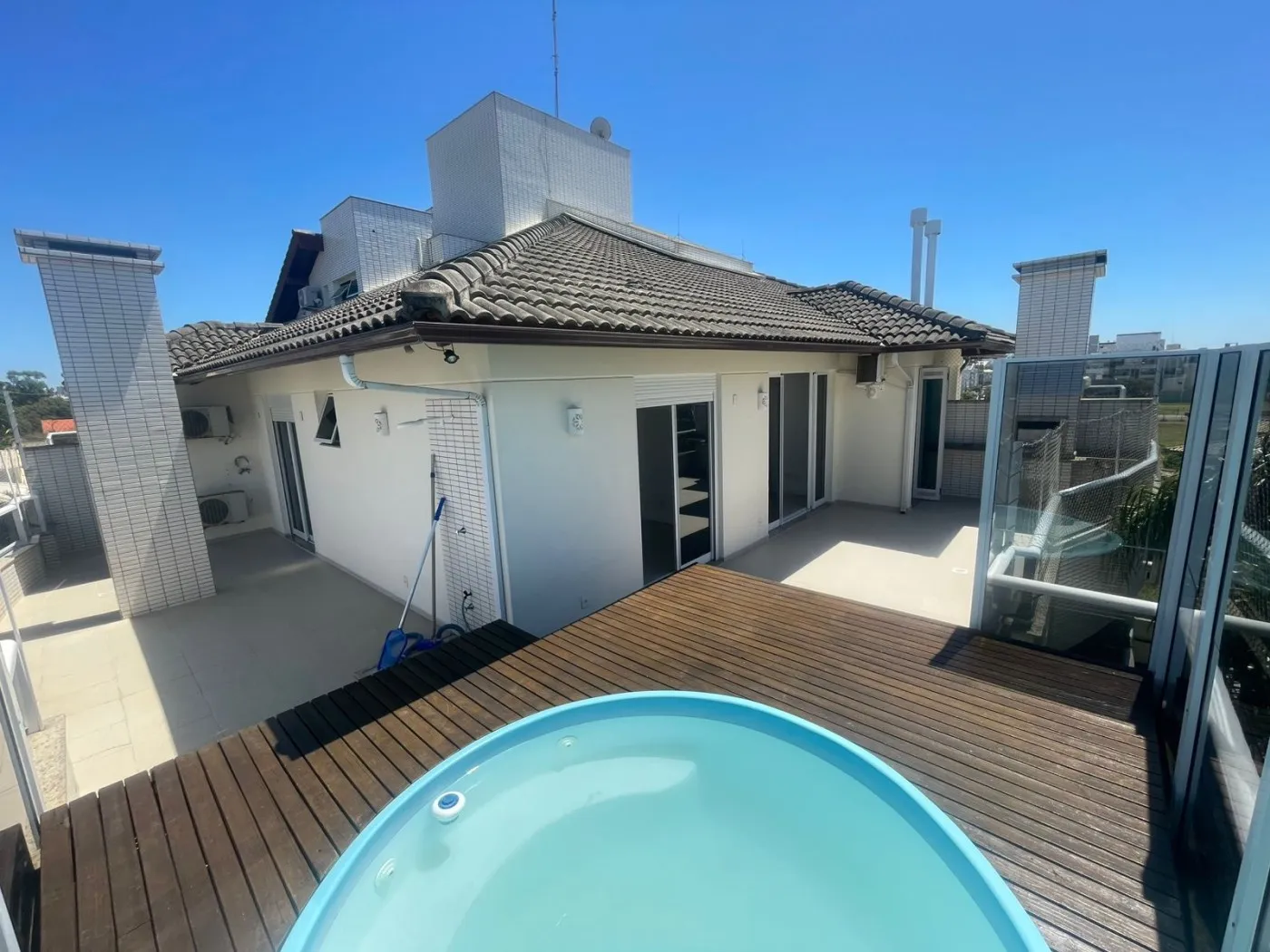 2-bedroom apartment, 1 with its own bathroom, 140 m² — photo 3