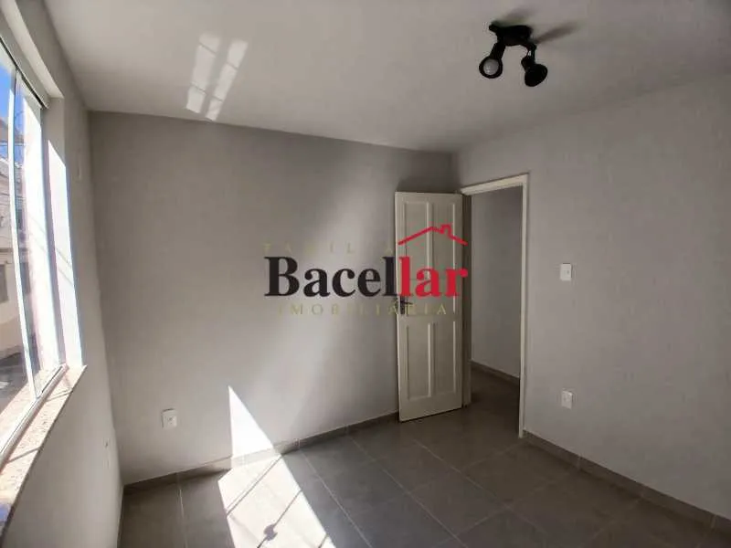 Rental apartment with 2 bedrooms and glass shower enclosure — photo 9
