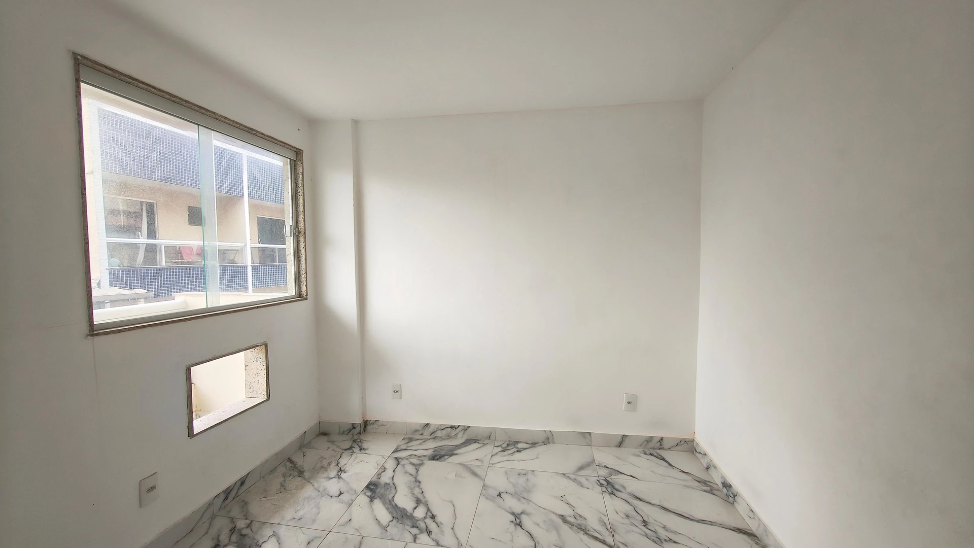 2-bedroom apartment with a glass-enclosed balcony — photo 6