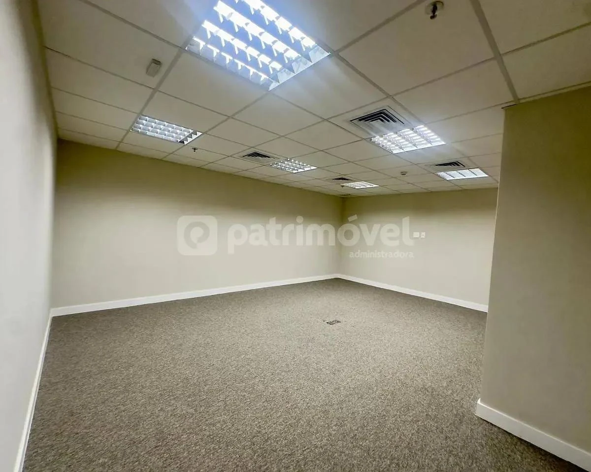 Sala comercial de 779 m², 1 quarto e 6 banheiros — photo 24