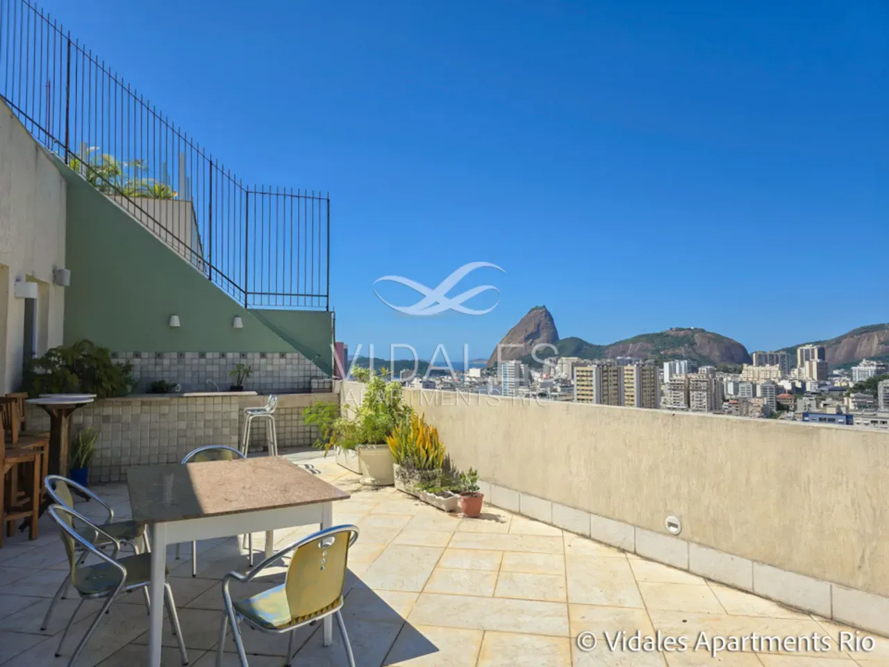 Furnished 715 m² apartment with 4 en-suite bedrooms — photo 6