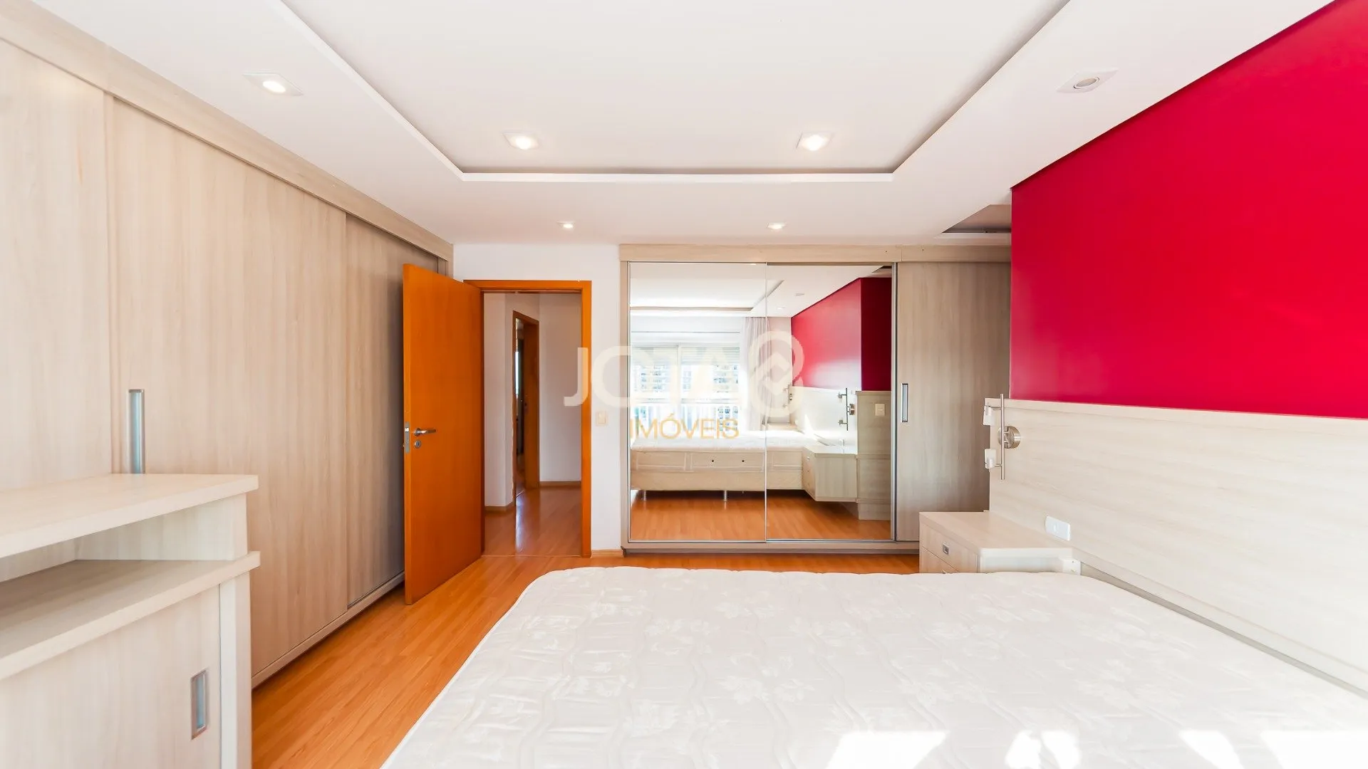 3 en-suite bedroom apartment with balcony and 267 m² — photo 17