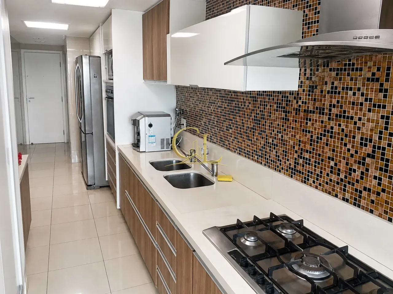Apartamento mobiliado com 4 quartos e 4 banheiros — photo 22