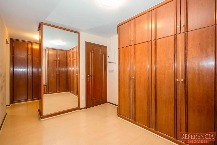 House, 550 m², with a walk-in closet — photo 11