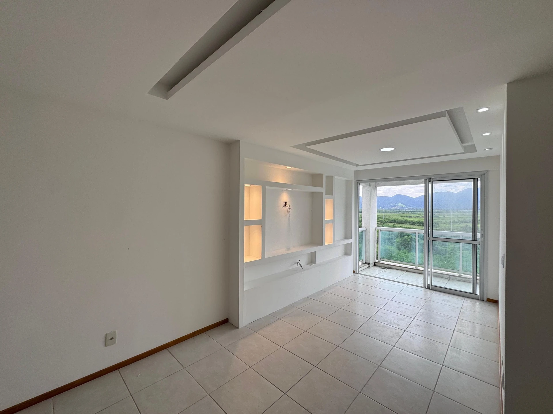 Mountain view in a 4-bedroom apartment, 195 m²