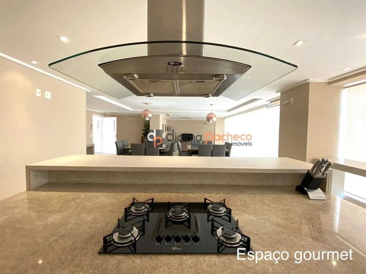 Balcony with a grill in a 2-bedroom apartment, 69 m² — photo 2