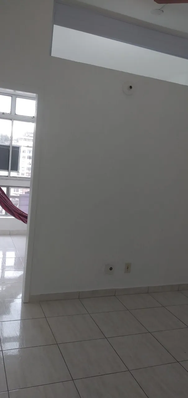 Unfurnished 1-bedroom apartment with elevator and glass shower — photo 13