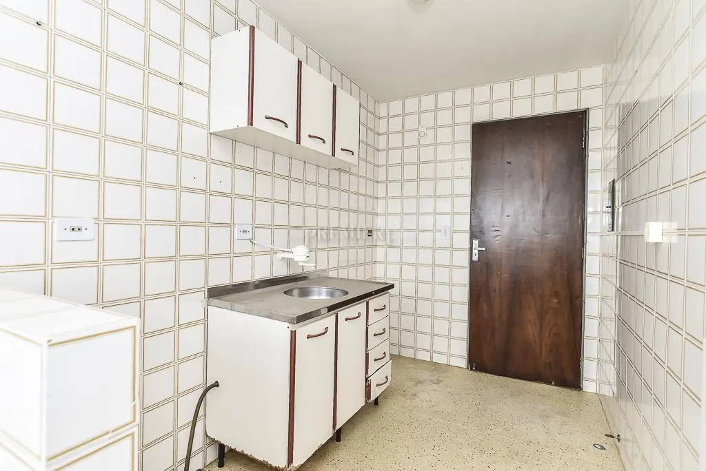 Apartment on the 21st floor with wood or laminate floors — photo 4