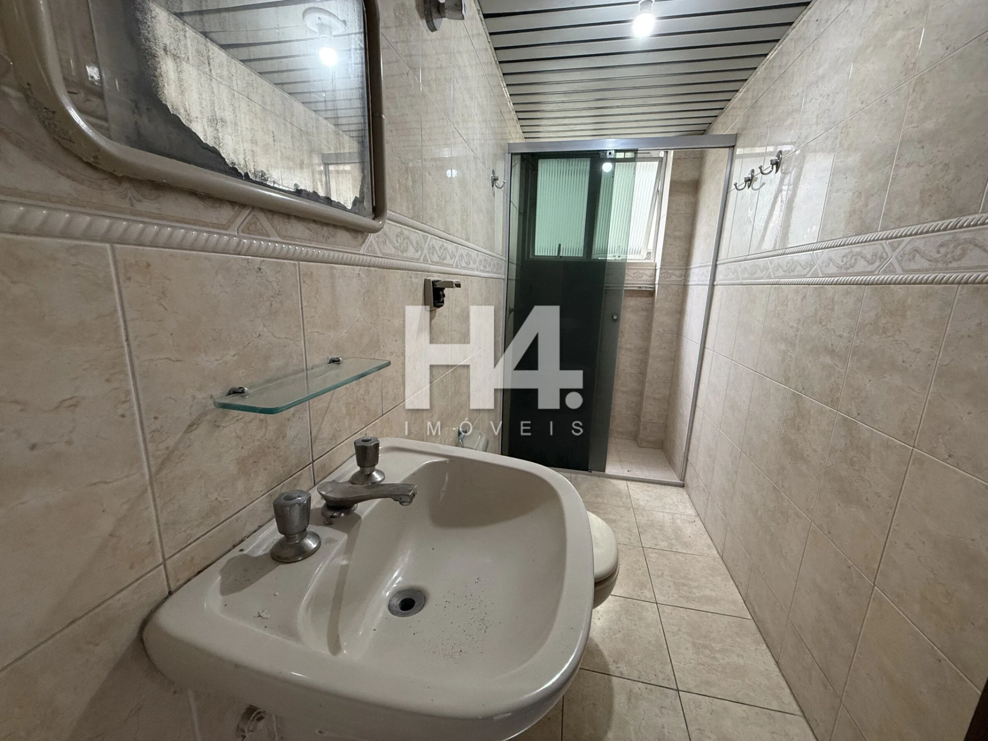 Квартира з 3 спальнями та дерев'яною підлогою або ламінатом — photo 4