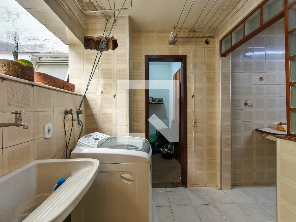 Furnished 4-bedroom apartment with balcony — photo 125