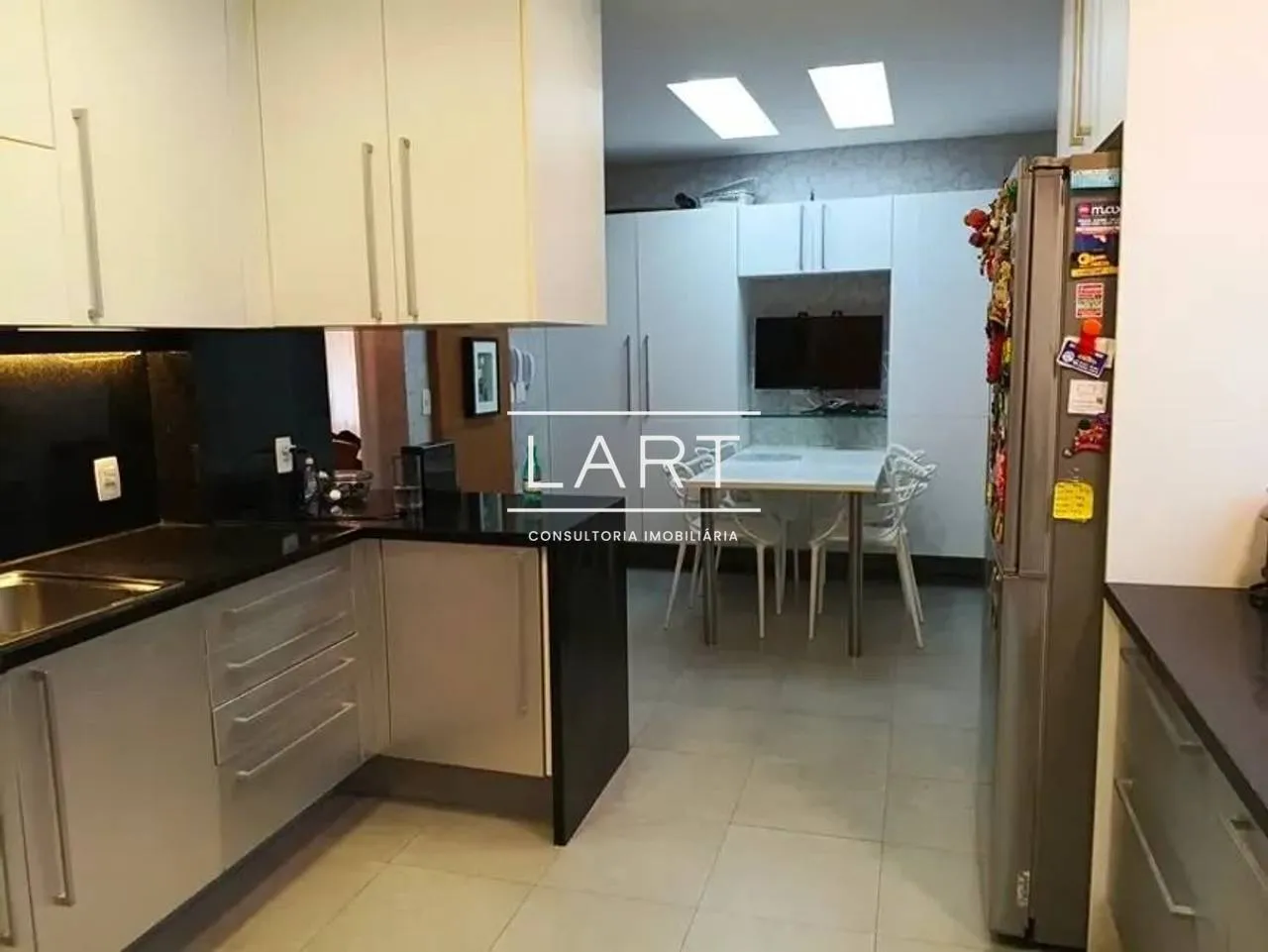 Furnished apartment, 250 m², with floor-to-ceiling windows — photo 25