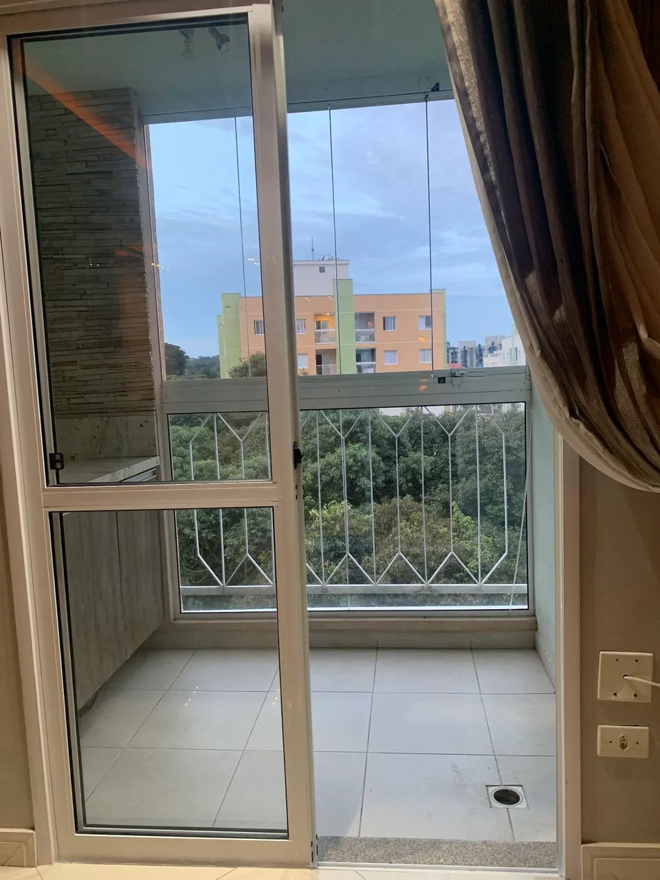 Furnished apartment with 2 bedrooms and open-plan kitchen — photo 5