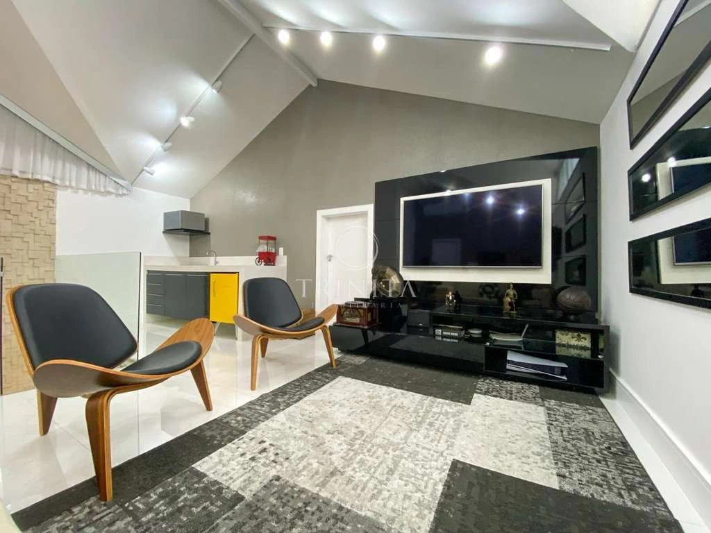 Furnished triplex home with 4 en-suite bedrooms — photo 17