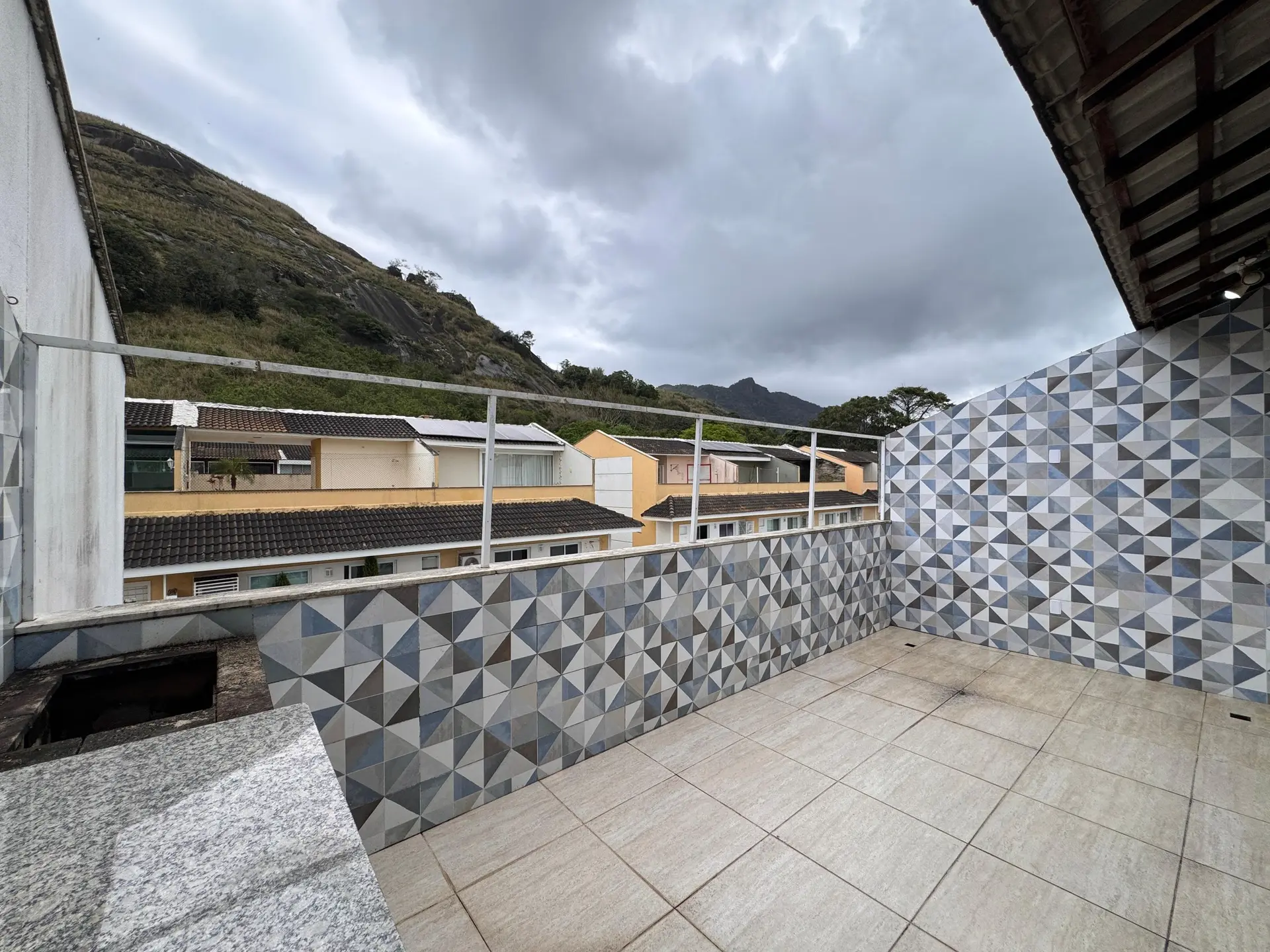 4-bedroom apartment with balcony and private BBQ grill — photo 67