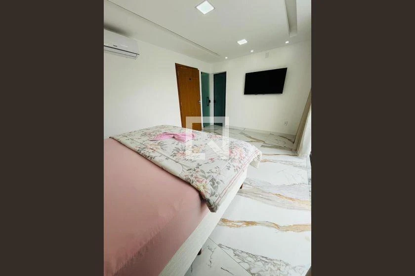 3-bedroom house with a walk-in closet — photo 4