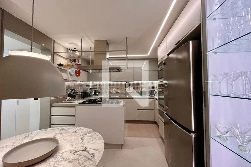 Apartamento de 150 m² com closet e janelas do piso ao teto — photo 8