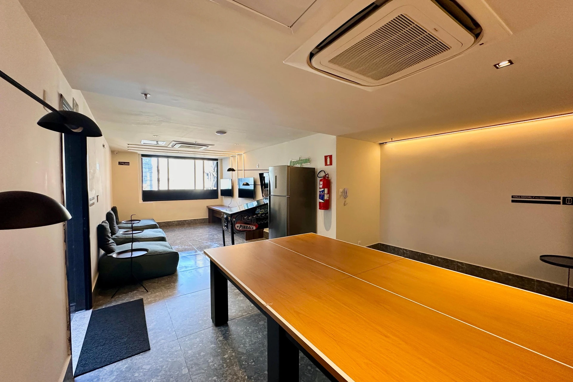 Furnished 1-bedroom apartment with a balcony grill — photo 5