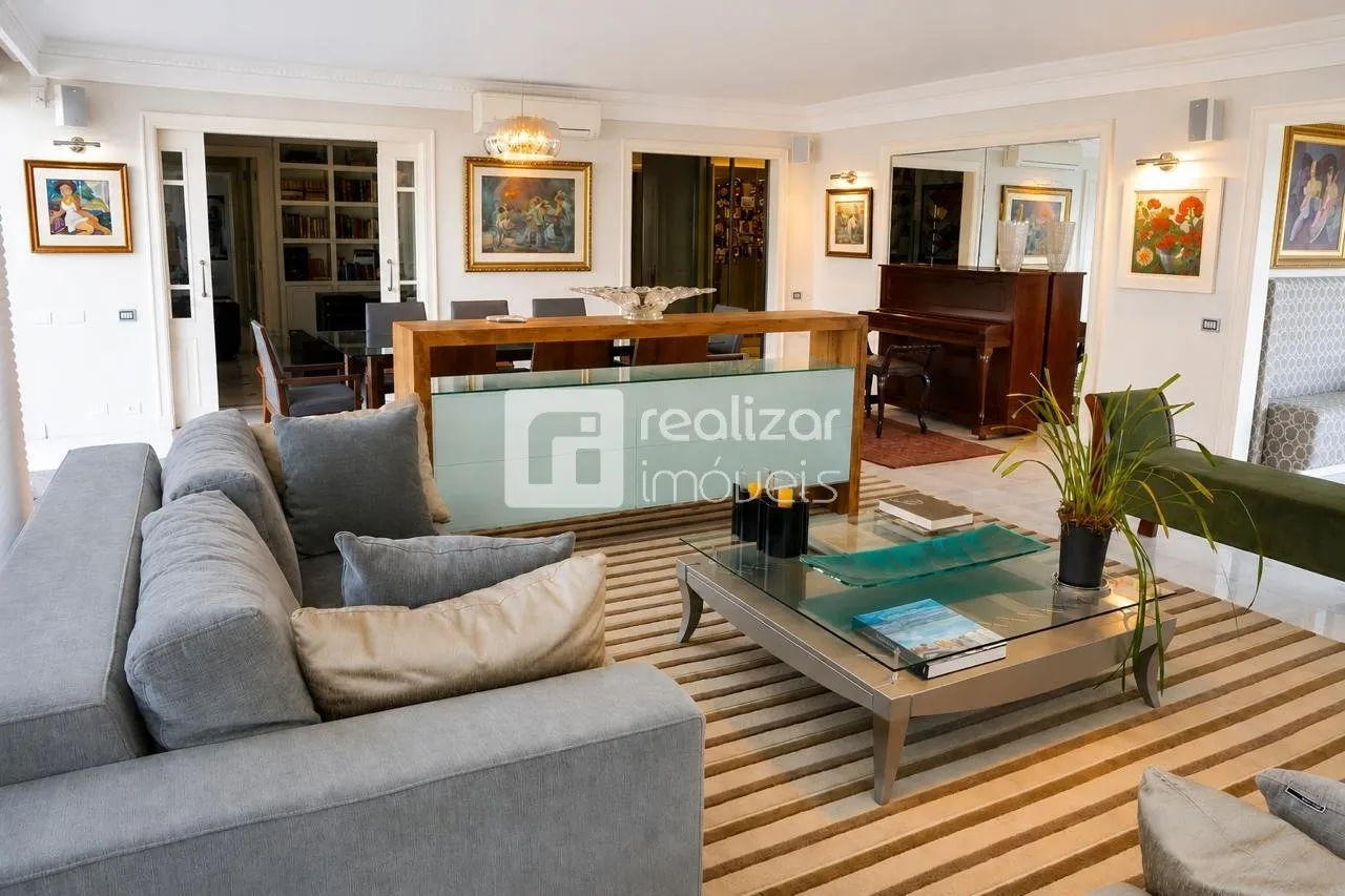 3-bedroom apartment with a water view in Florianópolis