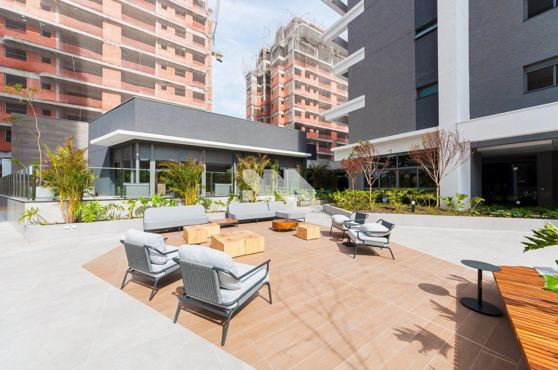 Apartment on the 5th floor with floor-to-ceiling windows — photo 38