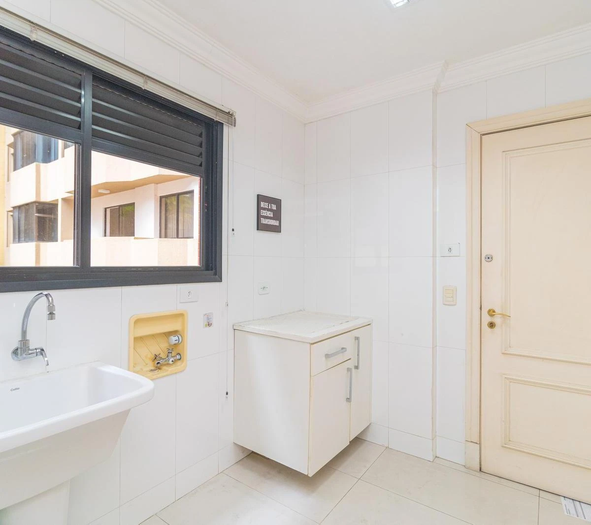 2-bedroom apartment with a bathtub in Curitiba — photo 7