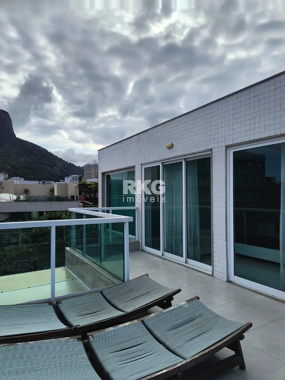 Apartamento para alugar com varanda, 3 quartos e 4 banheiros — photo 2