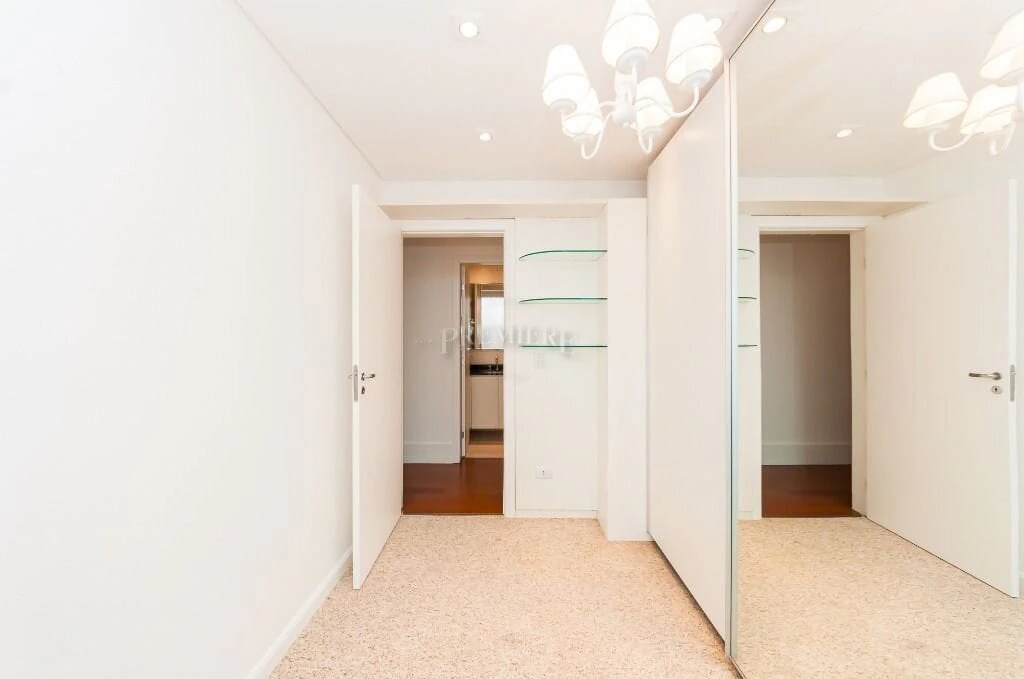 3-bedroom apartment, 1 with its own bathroom, 192 m² — photo 25