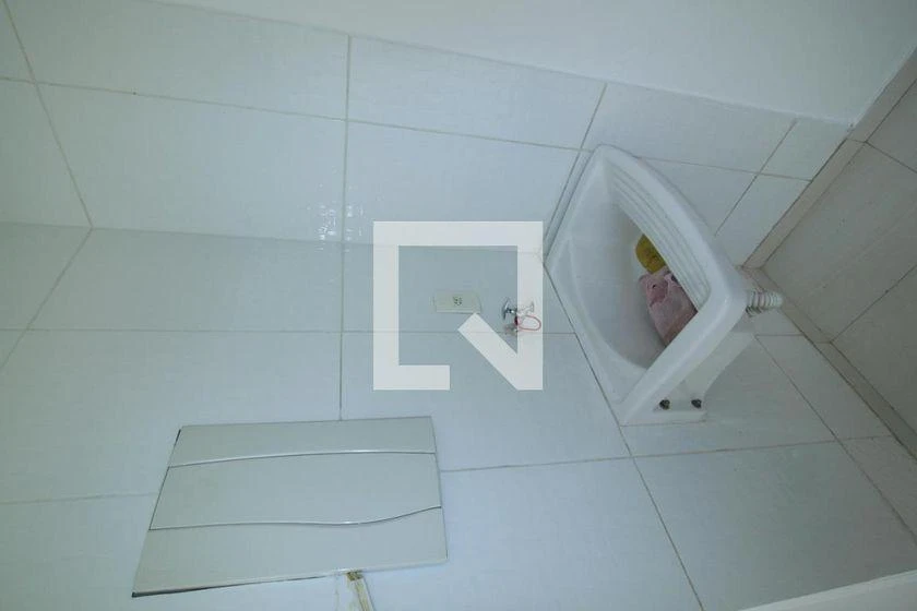 2-bedroom apartment in a building with a pool — photo 35