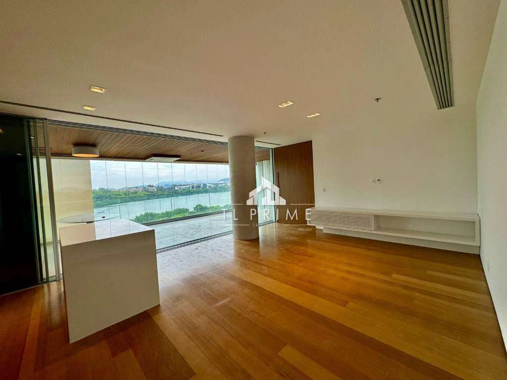 Furnished 1-bedroom apartment with an enclosed balcony — photo 20