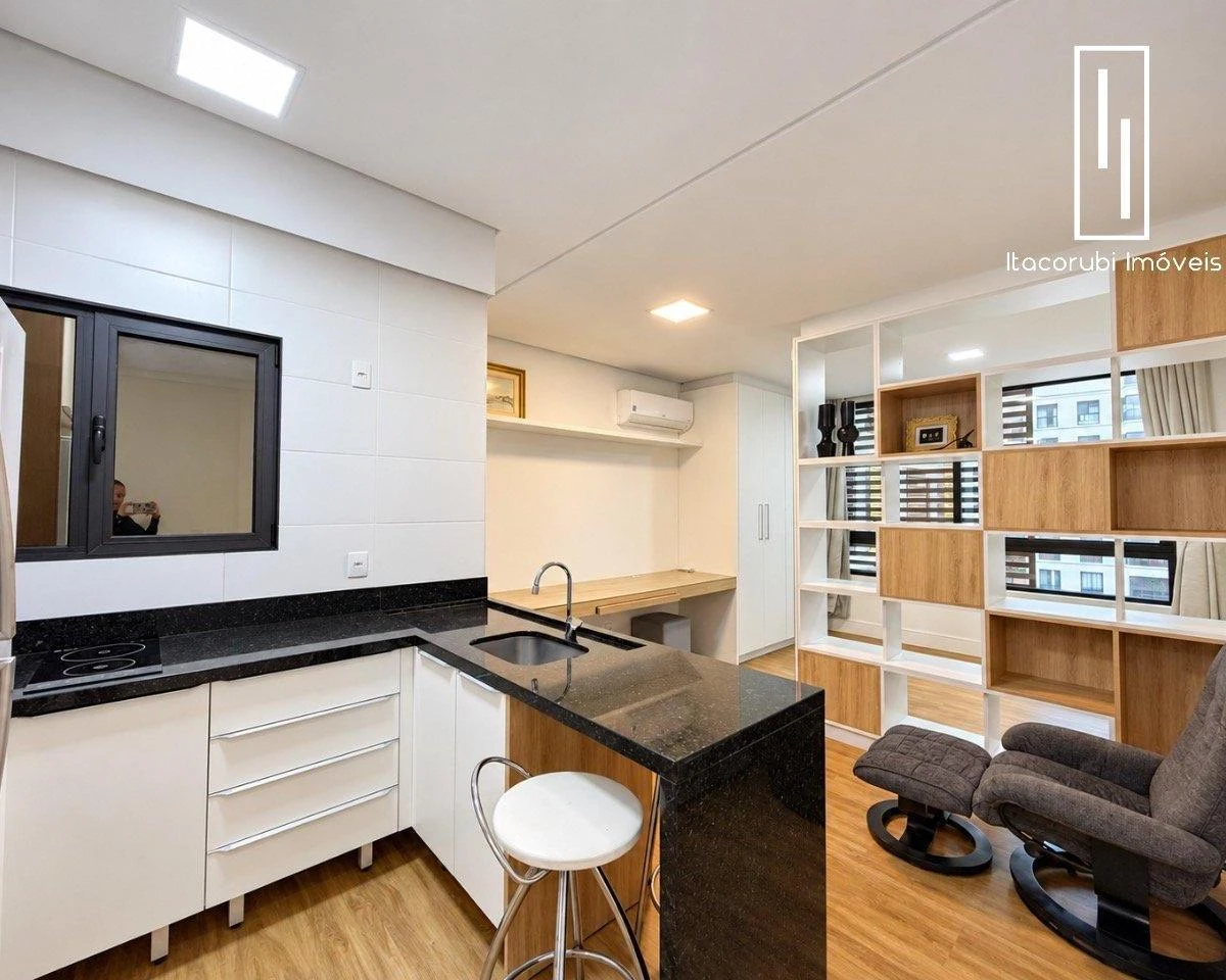 Floor-to-ceiling windows in a one-bedroom apartment, 32 m² — photo 2