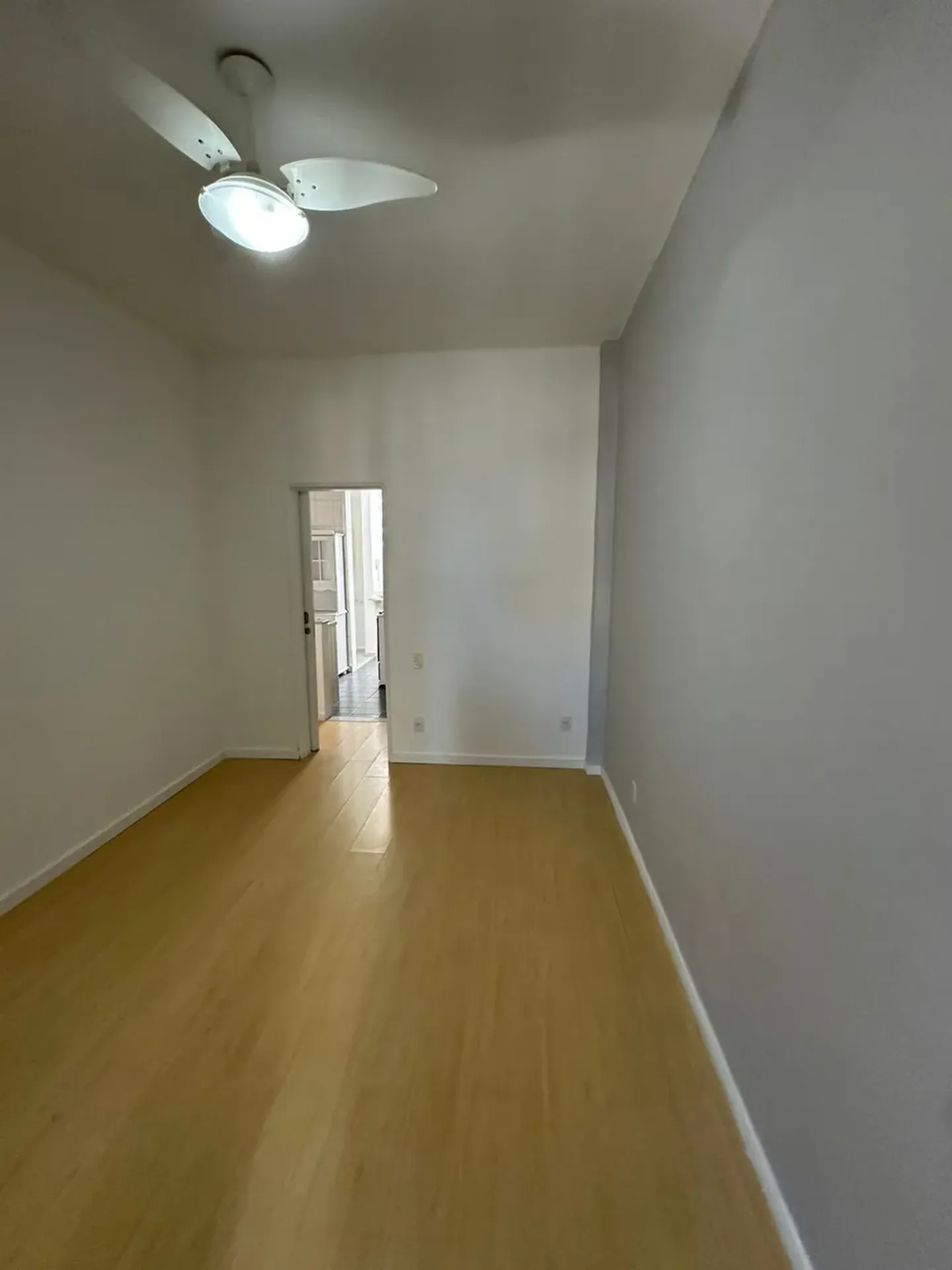 Apartment with a closed kitchen and gas stove; 2 bedrooms — photo 20