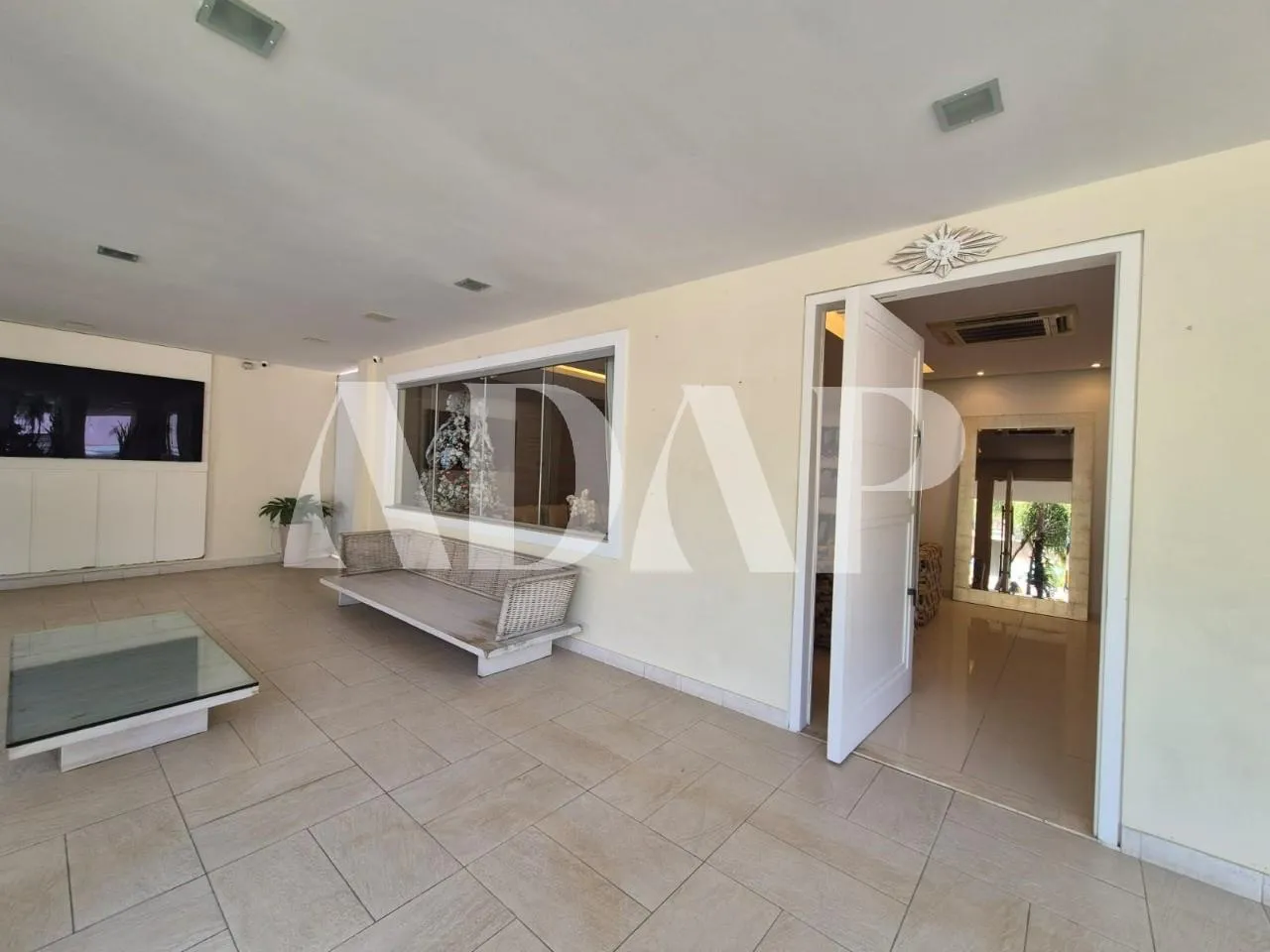 1253 m² house with 7 bedrooms and a private garden — photo 34