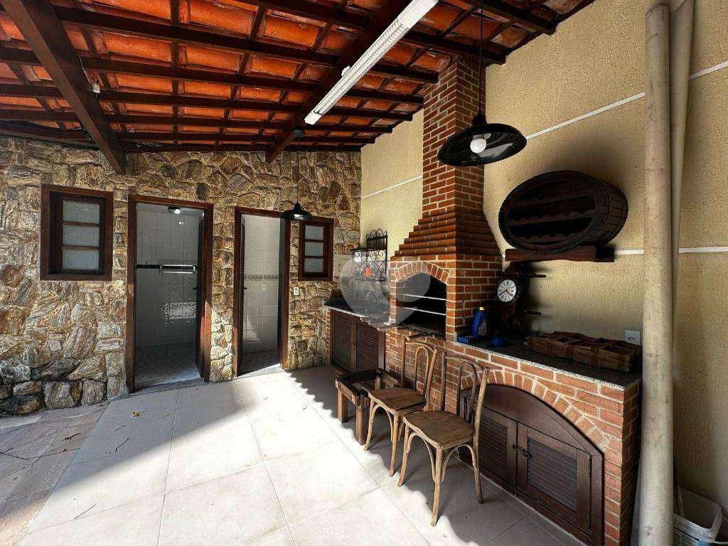 House with 3 bedrooms and 600 m², 4 parking spots — photo 9